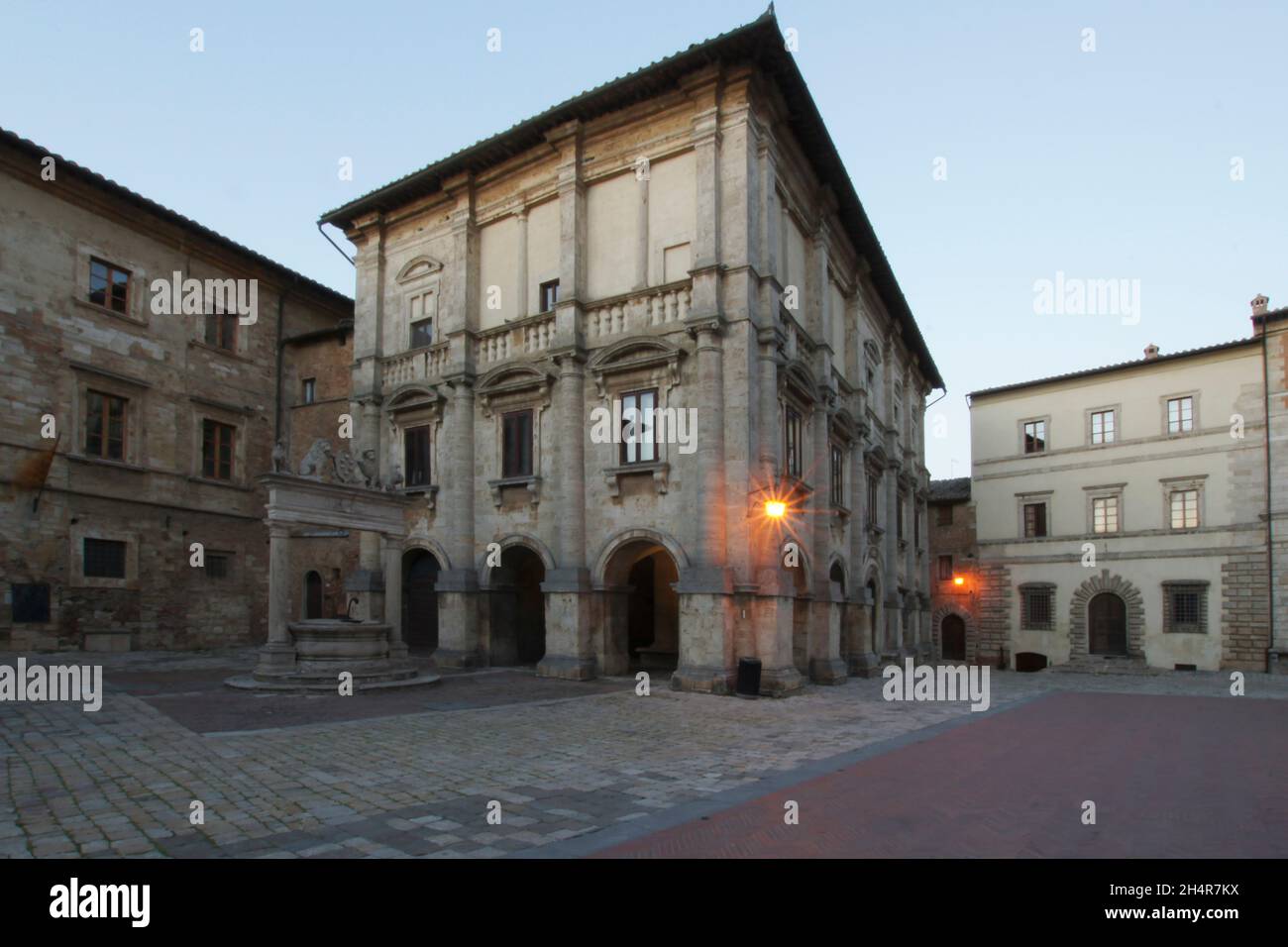 Altstadt, Palazzo Nobili-Tarugi Palast, Piazza Grande Platz, Montepulciano, Toskana, Italien, Europa Stockfoto