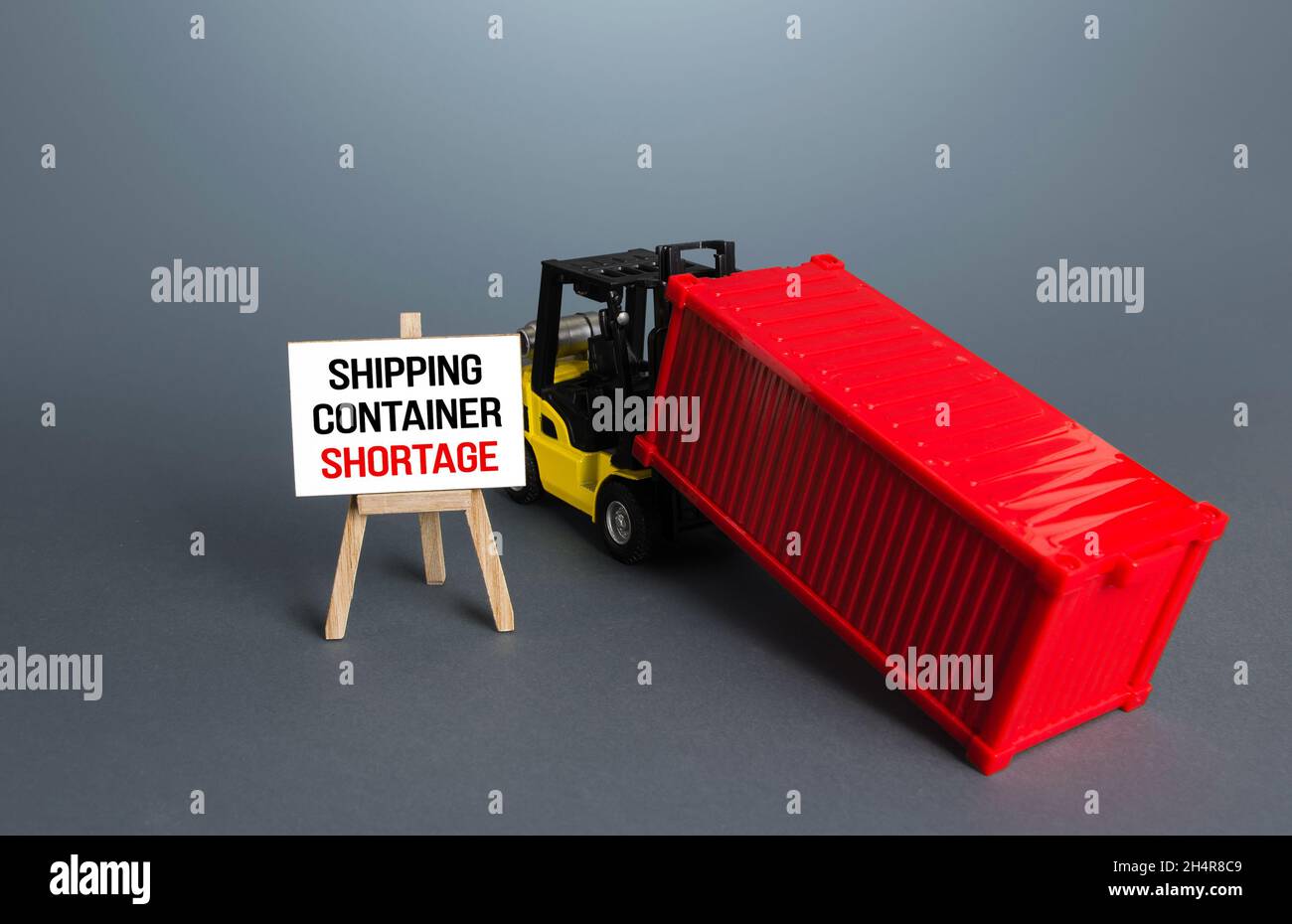 Globale Containerschnappheit und wirtschaftliche Auswirkungen. Ungleichgewicht, hohe Preise für den Transport von Waren. Ungleichgewicht im Welthandel. Konjunkturabschwächung. Internatio Stockfoto