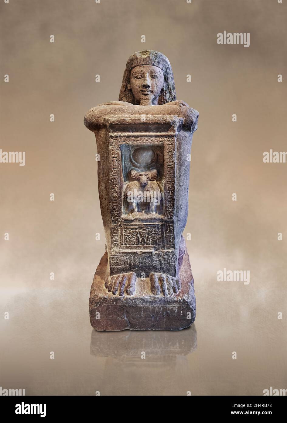 Ägyptische Statue Skulptur von Kha, Schreiber der Könige mit Tisch, 1279-1213, 19. Dynastie, Quarzit. Louvre Museum Inv A65.in der Kapelle am f Stockfoto
