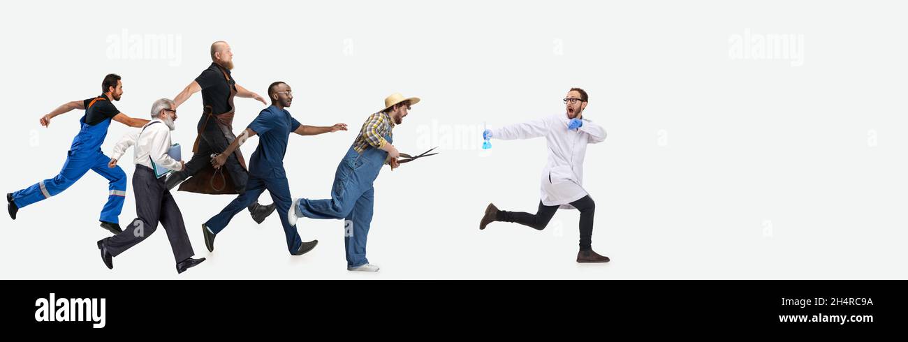 Beeil dich. Gruppe von Männern mit verschiedenen Berufen, Jobs laufen isoliert auf weißem Studio Hintergrund. Horizontaler Flyer, Collage Stockfoto Beeil dich. Gruppe von Männern mit verschiedenen Berufen, Jobs laufen isoliert auf weißem Studio Hintergrund. Horizontaler Flyer, Collage Stockfoto