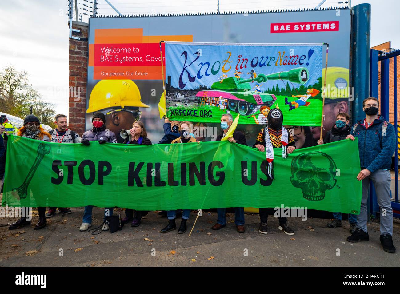 Glasgow, Schottland, Großbritannien. November 2021. Am 5. Tag der UN-Klimakonferenz in Glasgow fand eine Demonstration der Extinction Rebellion-Protestgruppe vor dem BAE Systems-Hof in Govan statt. Sie protestierten gegen den britischen Waffenhandel. Iain Masterton/Alamy Live News. Stockfoto