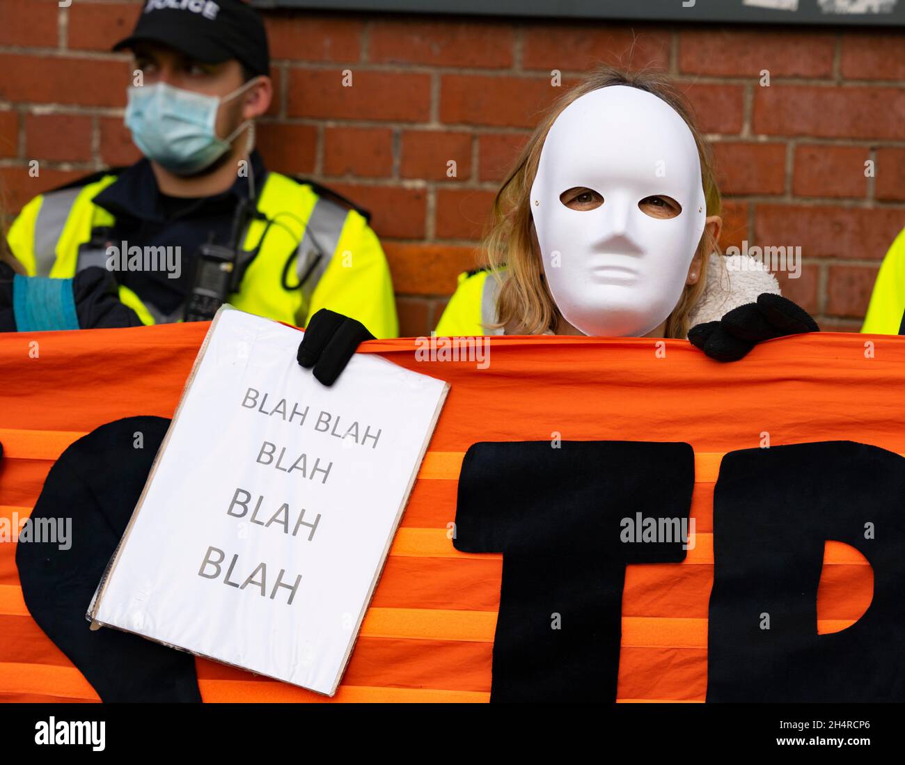 Glasgow, Schottland, Großbritannien. November 2021. Am 5. Tag der UN-Klimakonferenz in Glasgow fand eine Demonstration der Extinction Rebellion-Protestgruppe vor dem BAE Systems-Hof in Govan statt. Sie protestierten gegen den britischen Waffenhandel. Iain Masterton/Alamy Live News. Stockfoto