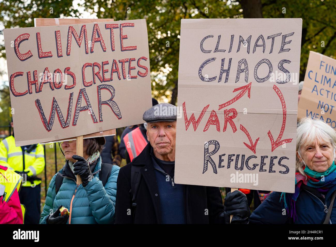 Glasgow, Schottland, Großbritannien. November 2021. Am 5. Tag der UN-Klimakonferenz in Glasgow fand eine Demonstration der Extinction Rebellion-Protestgruppe vor dem BAE Systems-Hof in Govan statt. Sie protestierten gegen den britischen Waffenhandel. Iain Masterton/Alamy Live News. Stockfoto