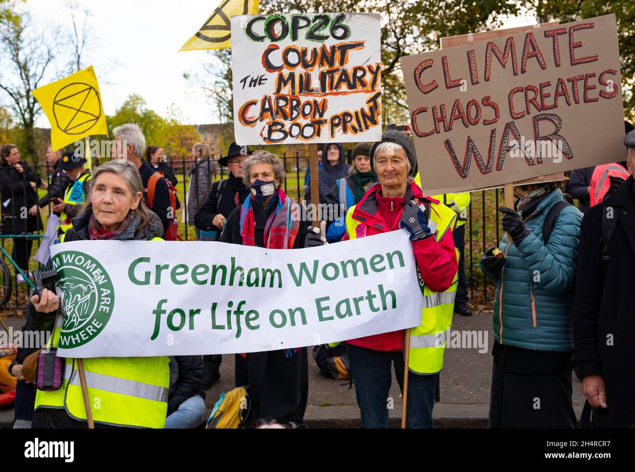 Glasgow, Schottland, Großbritannien. November 2021. Am 5. Tag der UN-Klimakonferenz in Glasgow fand eine Demonstration der Extinction Rebellion-Protestgruppe vor dem BAE Systems-Hof in Govan statt. Sie protestierten gegen den britischen Waffenhandel. Iain Masterton/Alamy Live News. Stockfoto