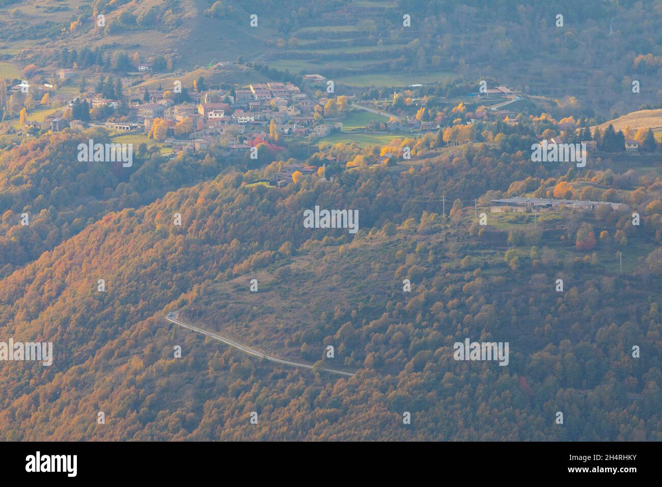 Campelles Stadt bei Sonnenuntergang. El Ripollès, Girona, Katalonien, Spanien, Europa. Stockfoto