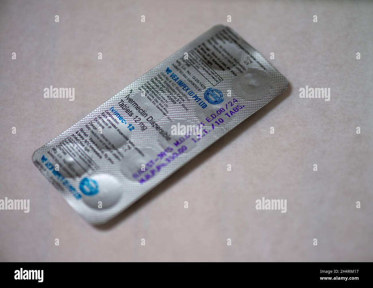 Ivermectin-Medikamentenverpackung, ein parasitäres Medikament und Behandlung der Covid-19-Krankheit Stockfoto