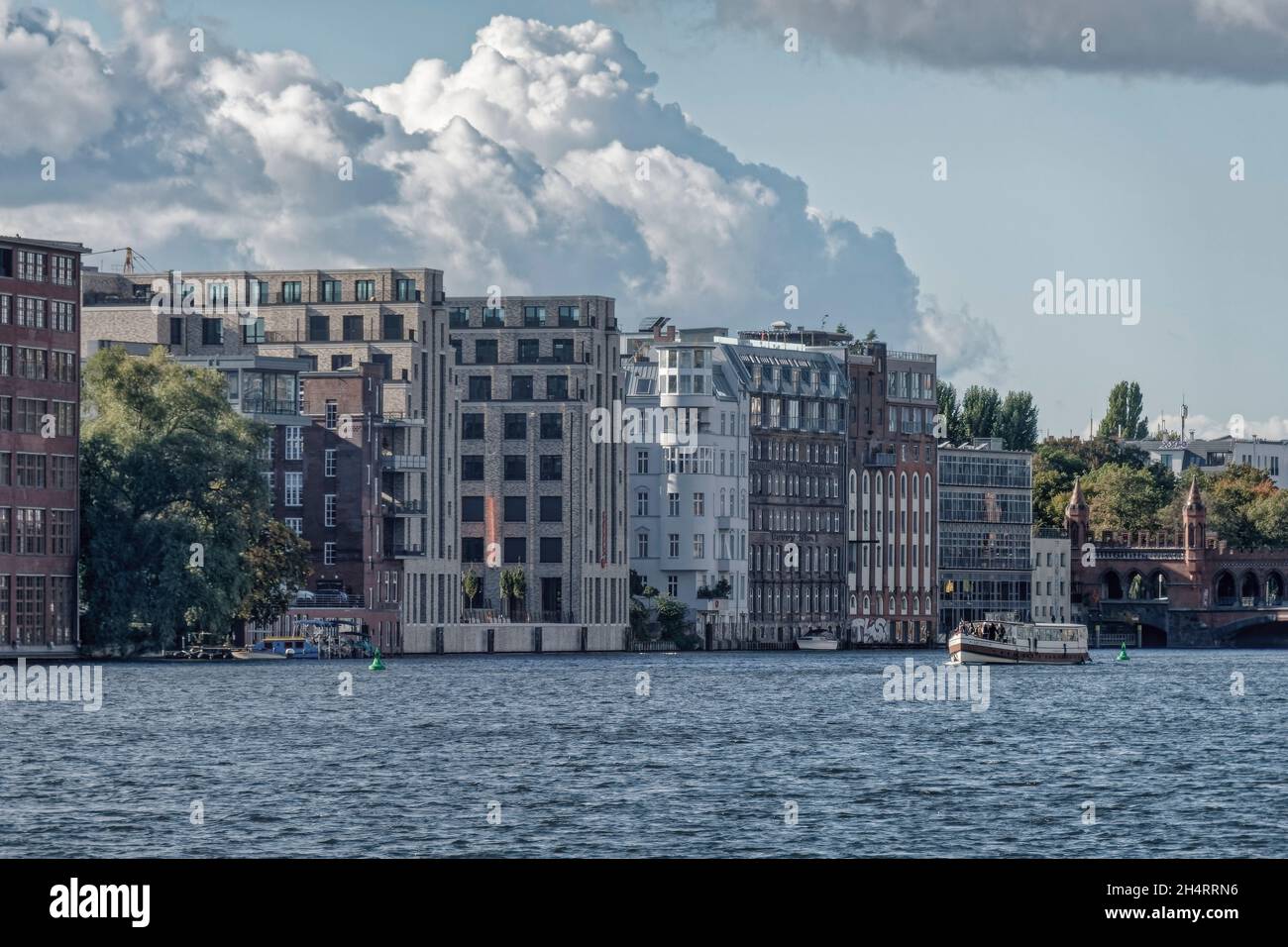 Neubau Cuvry Campus an der Spree, historische Speicherhäuser, Kreuzberg, Berlin Stockfoto