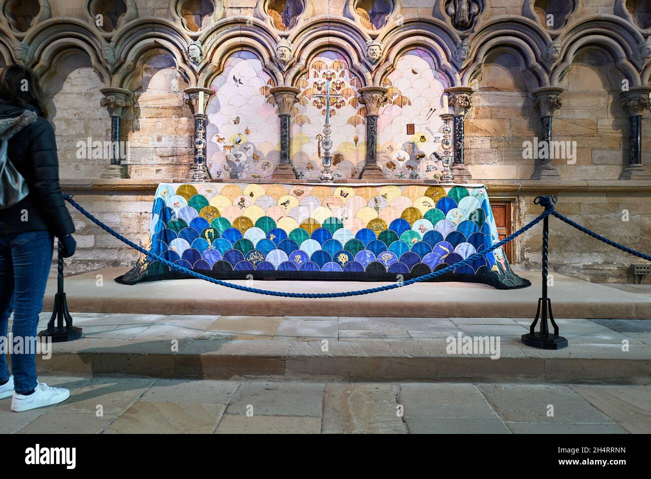 Stirnseite und Altar in der Kapelle der neun Altäre in der Kathedrale von Durham, England. Stockfoto