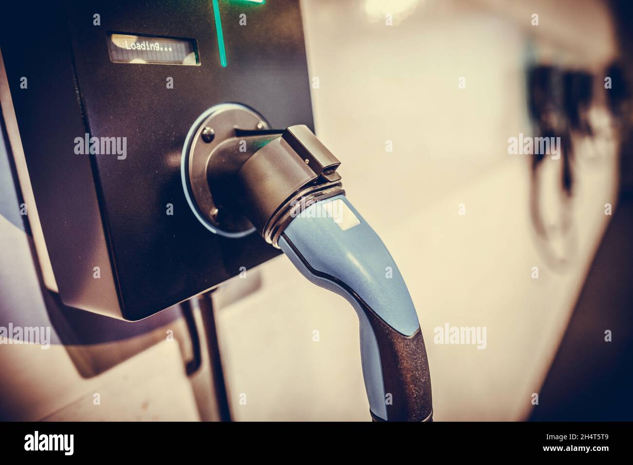Nahaufnahme eines Ladesteckers für ein Elektroauto. Stockfoto