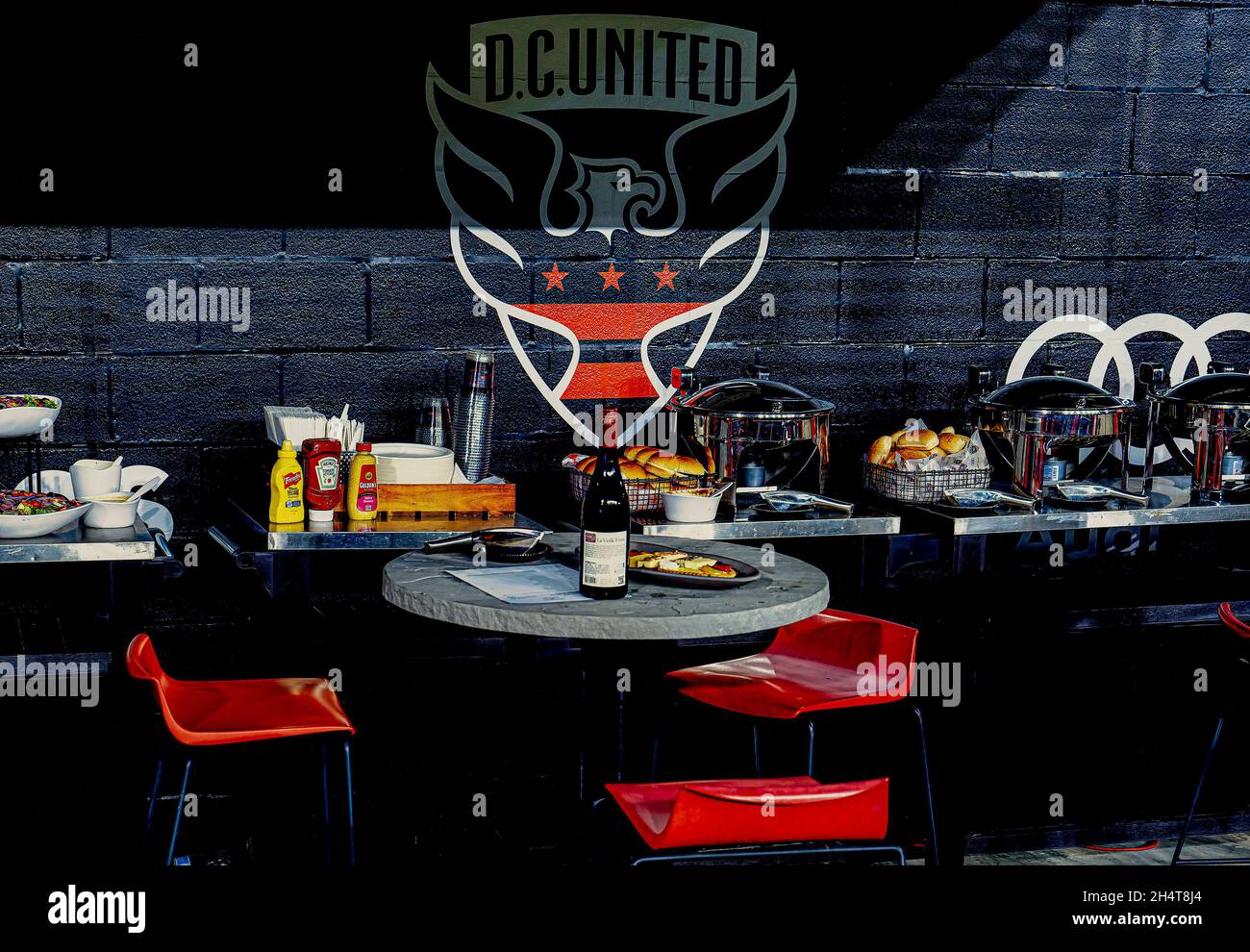 Bereit, vor dem Spiel im Stadion zu speisen Stockfoto