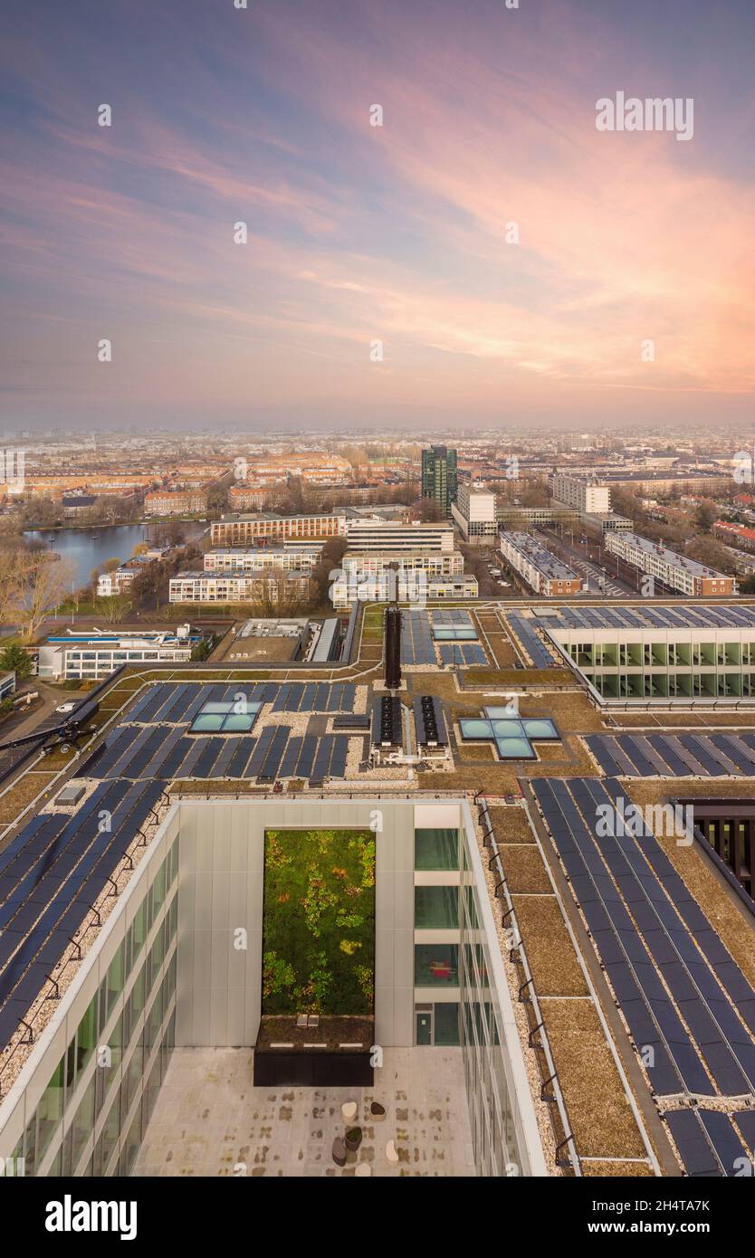 Außenansicht von oben. Courthouse Amsterdam, Amsterdam, Niederlande. Architekt: KAAN, 2021. Stockfoto