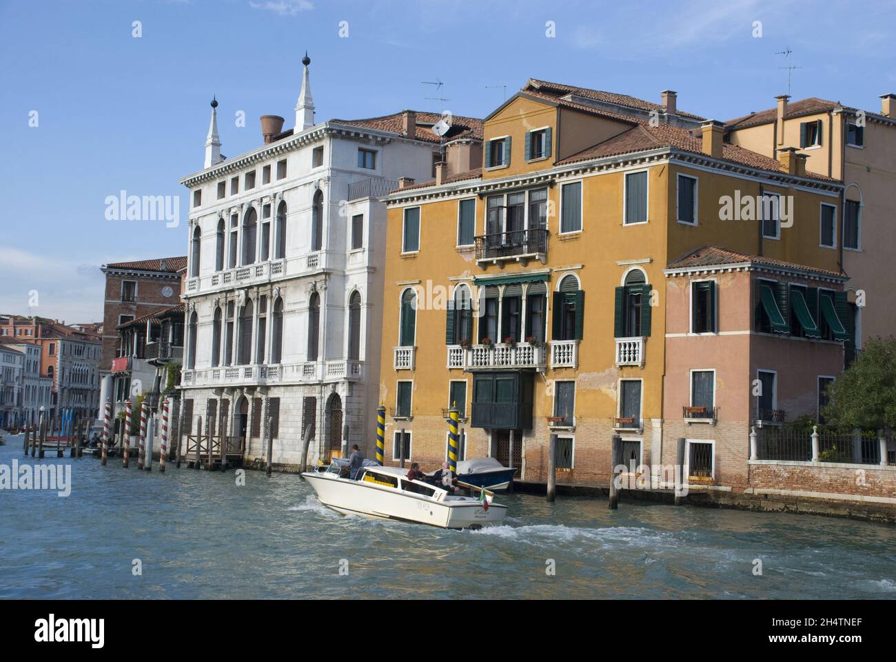 VENEDIG, ITALIEN - 13. Okt 2013: Venezianische Palazzi am Canal Grande, Venedig - Italien Stockfoto