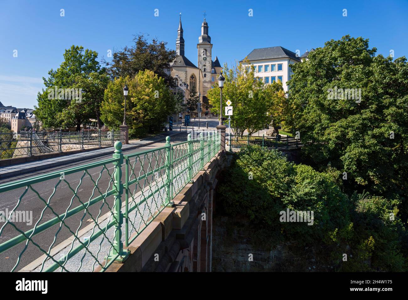 Europa, Luxemburg, Luxemburg-Stadt, die Pont du Chateau (Burgbrücke), die die Montée de Clausen in Richtung Église Saint-Michel führt Stockfoto