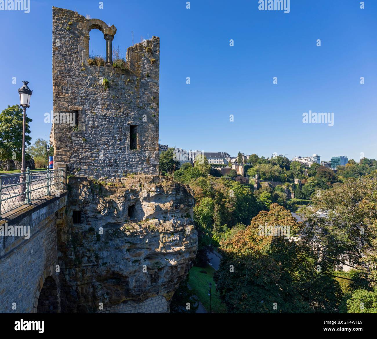 Europa, Luxemburg, Luxemburg-Stadt, die Ruinen von „Dent Creuse“ oder „Hollow Tooth“, Teil der historischen Ruinen der Kasemates du Bock-Festung Stockfoto