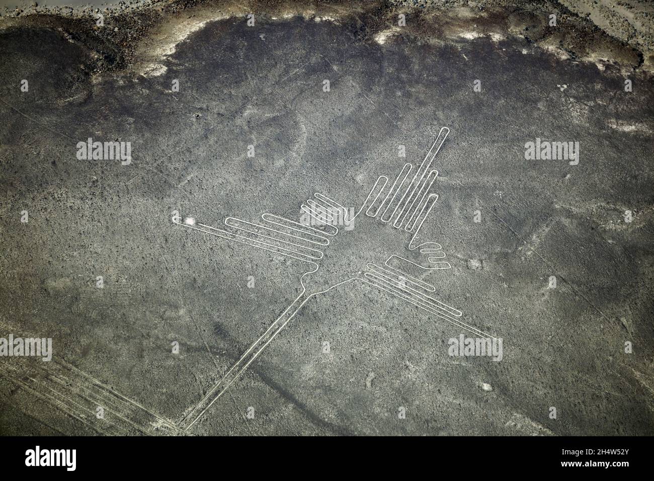Der Kolibri, Nazca Linien, (alte Geoglyphen und Weltkulturerbe) in der Wüste in der Nähe von Nazca, ICA-Region, Peru, Südamerika - Antenne Stockfoto