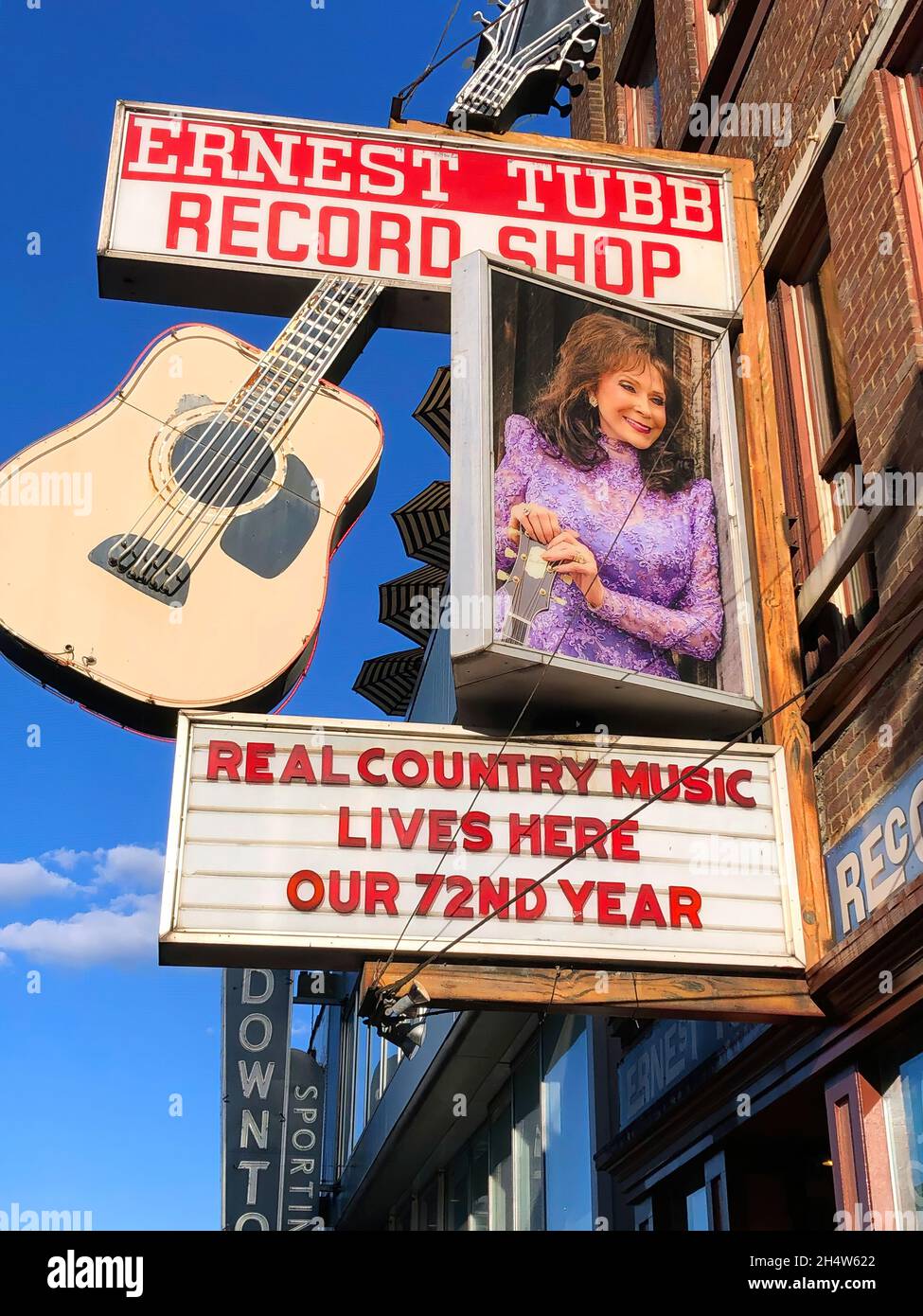 Nashville, TN, USA - 22. September 2019: Der berühmte Ernest Tubb Record Shop auf der Broadway Street, in dem das Midnate Jamboree untergebracht war, das von der gegründet wurde Stockfoto