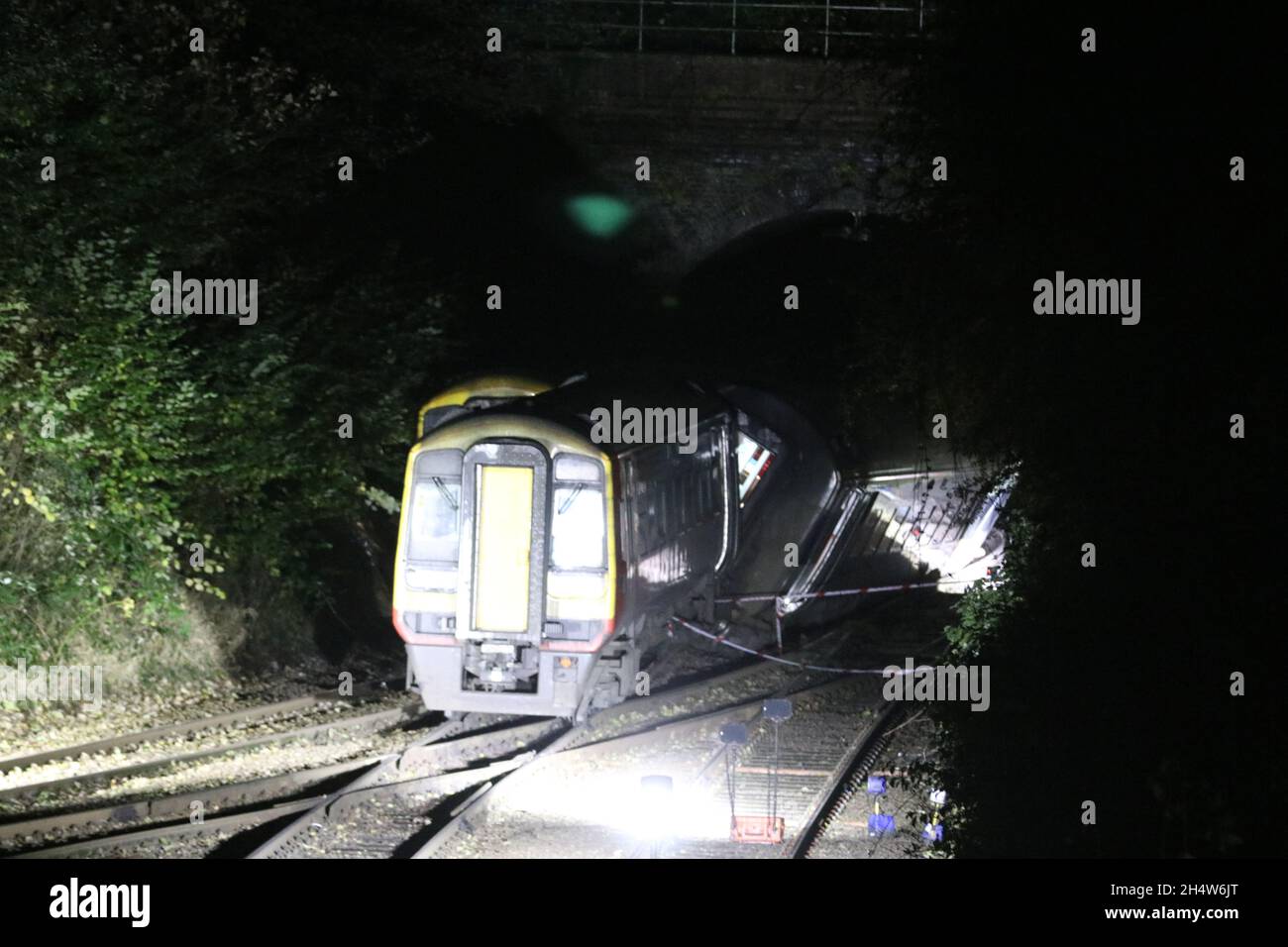 Eisenbahnunfall von Salisbury, ein schwerer Zwischenfall, wurde ausgerufen, nachdem zwei Züge in Salisbury kollidierten und mehrere Menschen verletzt wurden. Die Kollision ereignete sich in der Nähe der London Road und beinhaltete eine South Western Railway und einen Great Western Service. Stockfoto