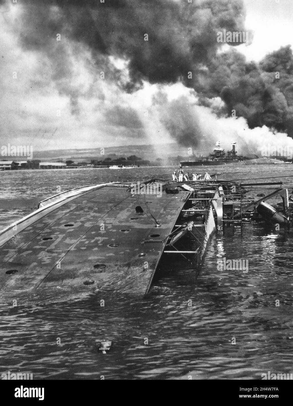 Foto von der USS Oglala kenterte und sank nach dem japanischen Angriff auf Pearl Harbor Stockfoto