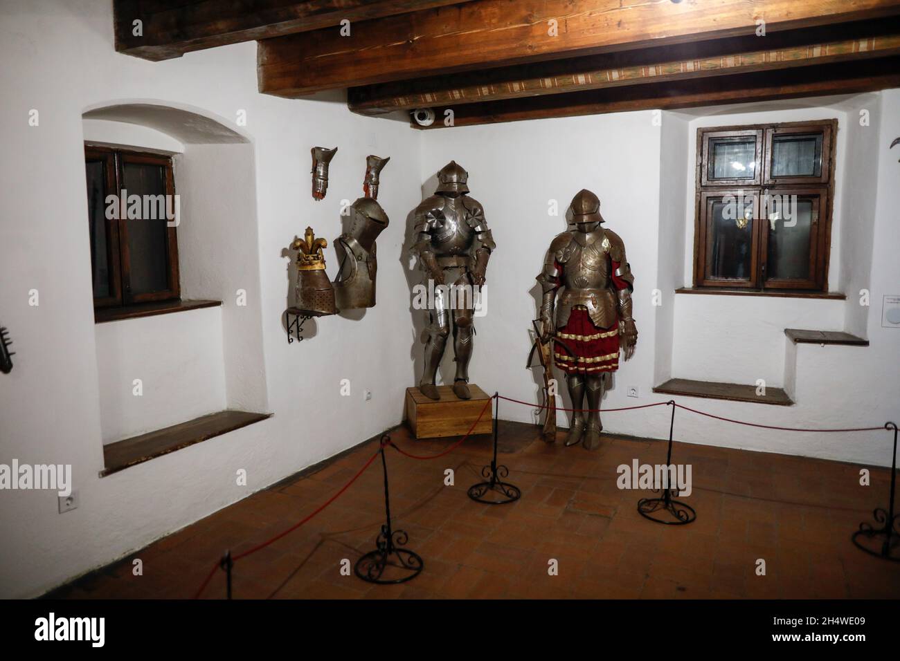 Bran, Rumänien - 8. Mai 2021: Details zum Inneren des Schlosses Bran, auch bekannt als Dracula-Schloss in Siebenbürgen, Rumänien. Stockfoto