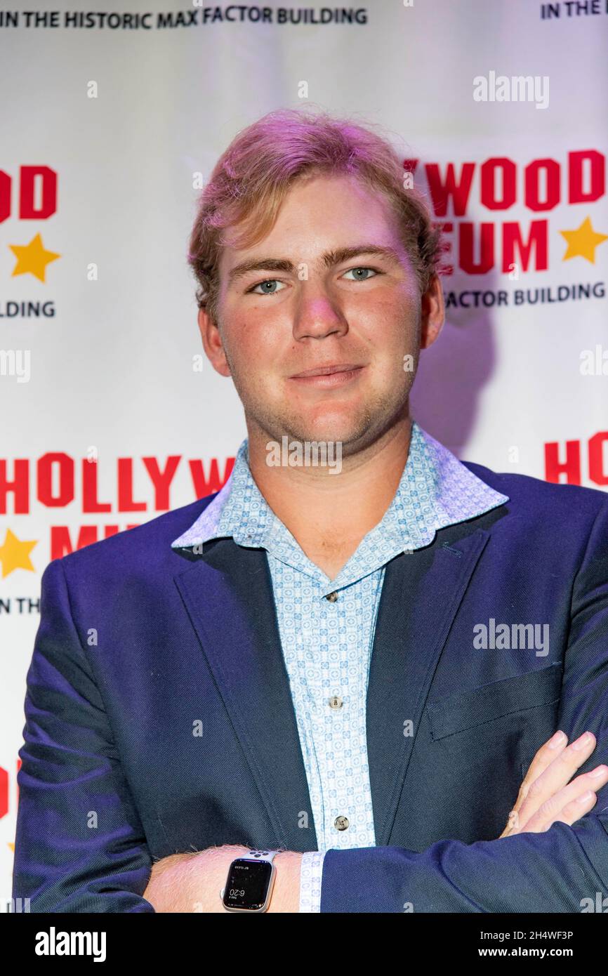 Connor Dean nimmt am 4. November 2021 an der Buchunterzeichnung der Bob Hope Tribute Lobby Series im Hollywood Museum, Los Angeles, CA Teil Stockfoto