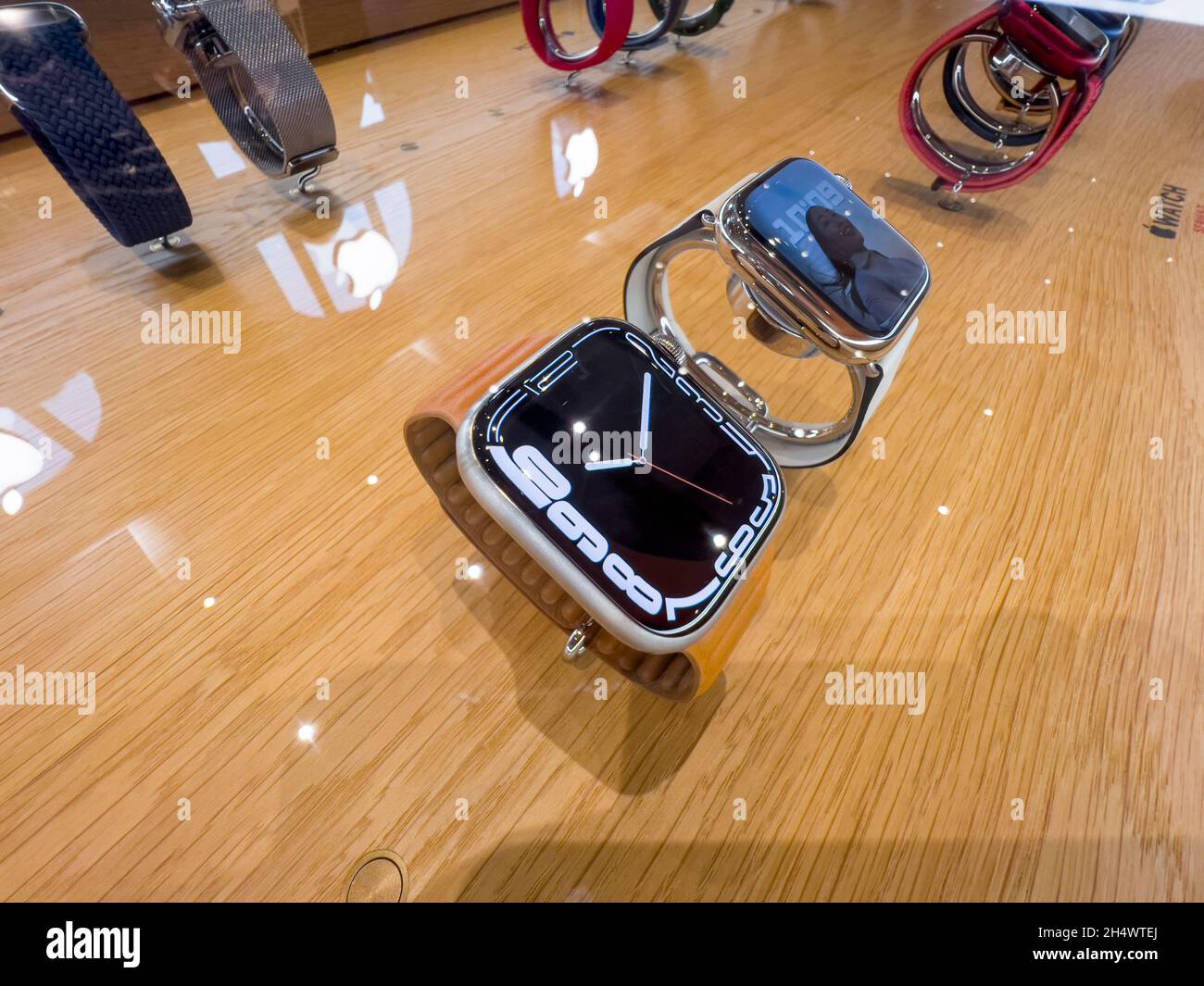 Verlust der neuen tragbaren Computer Apple Watch Series 7 Smartwatch zeigt die Schnittstelle Home Scree Stockfoto