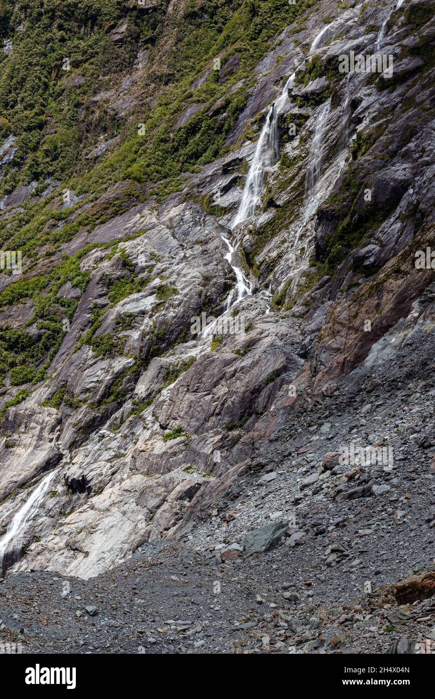 Franz Joseph Gletscher und kleiner Wasserfall. Südinsel, Neuseeland Stockfoto