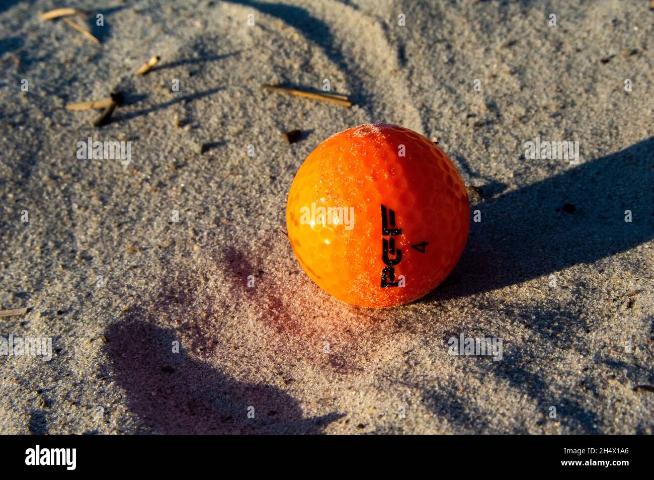 Nahaufnahme eines Golfballs Stockfoto