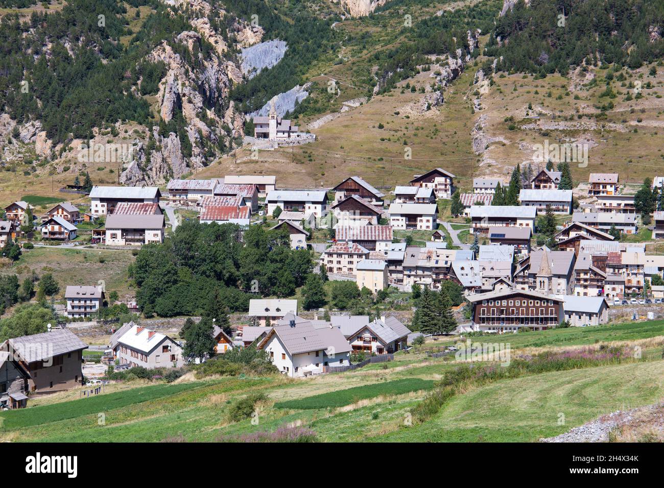 Dorf Sainte-Marie an der Bergpassstraße Col de Vars als Teil der Route des Grandes Alpes Stockfoto