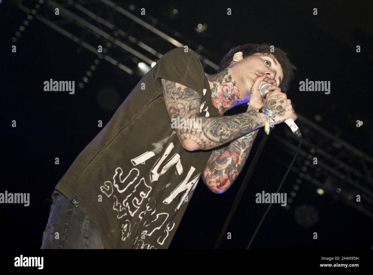 Oliver Sykes von Bring Me The Horizon tritt während der Vans Warped