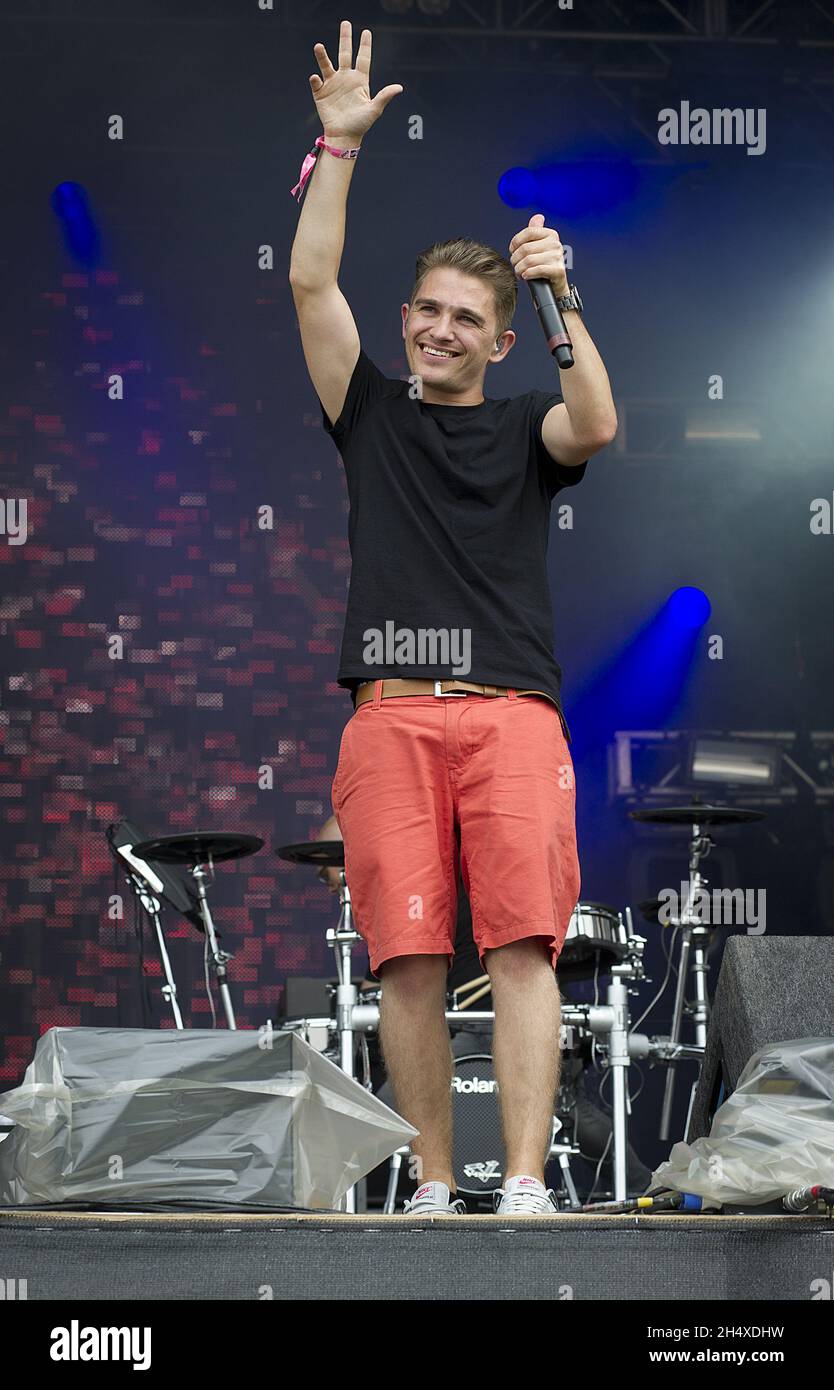 Netsky tritt am 2. Tag des Global Gathering 2013 im Long Marston