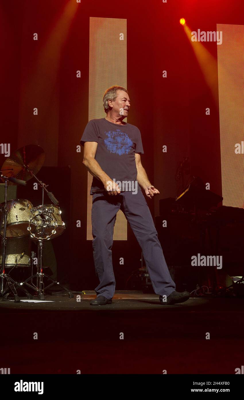 Ian Gillan von Deep Purple tritt live auf der Bühne der National Indoor Arena (NIA) in Birmingham auf Stockfoto