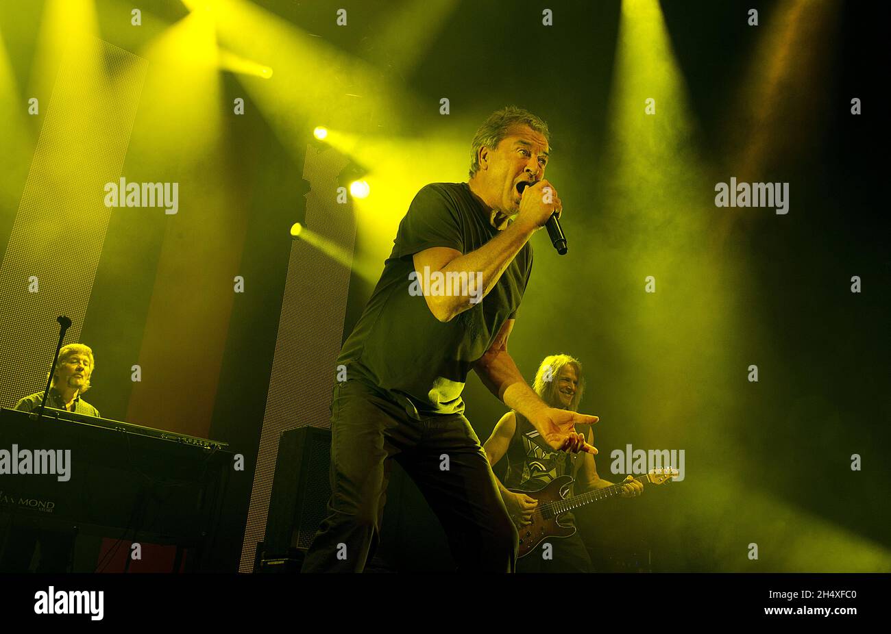 Ian Gillan von Deep Purple tritt live auf der Bühne der National Indoor Arena (NIA) in Birmingham auf Stockfoto