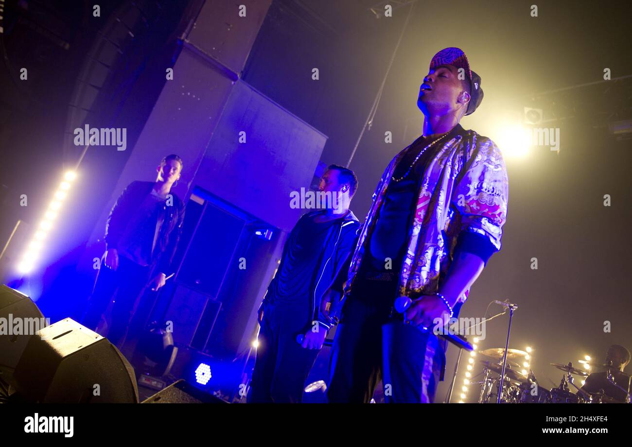 Antony Costa, Simon Webbe und Lee Ryan von Blue treten live auf der Bühne des Institute in Birmingham auf. Stockfoto