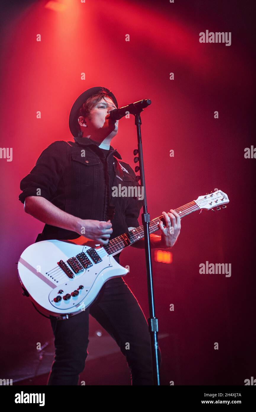 Patrick Stump von Fall Out Boy live auf der Bühne am 16. März 2014 im NIA in Birmingham. Stockfoto