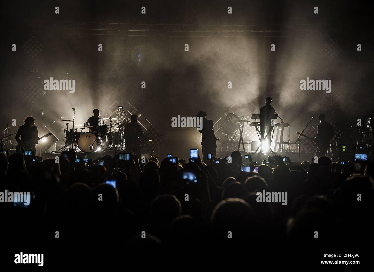 Drew Brown, Eddie Fisher, Brent Kutzle, Ryan Tedder und Zach Filkins von OneRepublic live auf der Bühne am 18. März 2014 in der 02 Academy - Birmingham Stockfoto