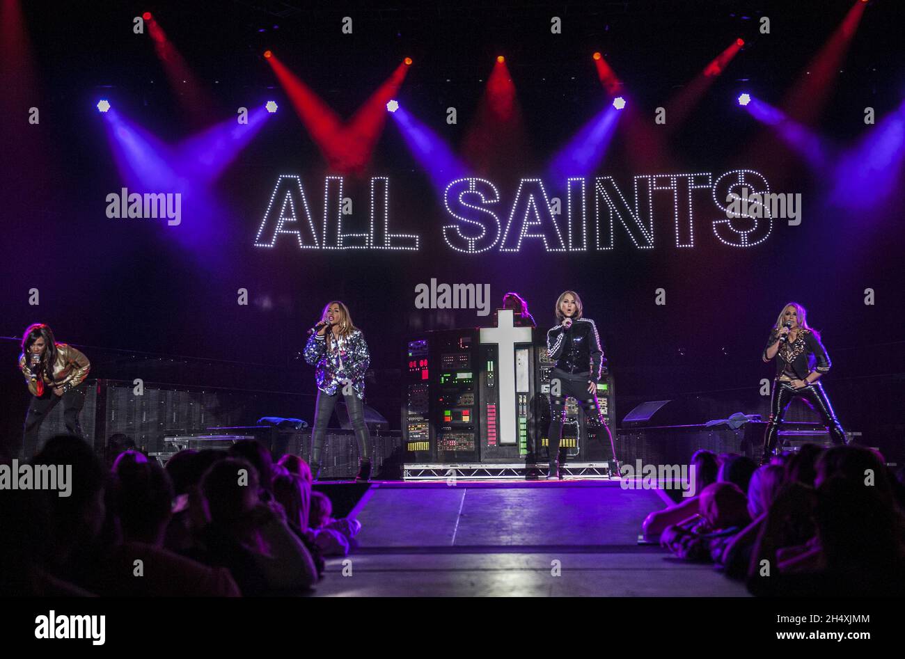 Auf der Bühne der LG Arena in Birmingham, Großbritannien, treten auch die beiden Namen Melie Blatt, Shaznay Lewis, Nicole Appleton und Natalie Appleton of All Saints auf. Stockfoto