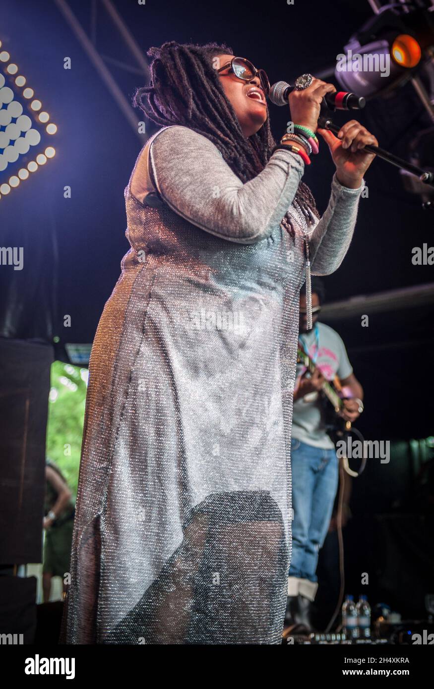 Caron Wheeler von Soul II Soul live auf der Bühne am 2. Tag des Parklife Weekender Festivals am 8. Juni 2014 im Heaton Park - Manchester Stockfoto