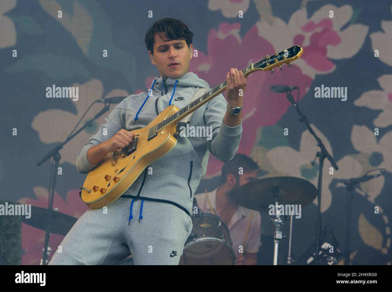 Ezra Koenig of Vampire Weekend live auf der Bühne am 2. Tag beim Leeds Festival am 23. August 2014 im Bramham Park, Leeds Stockfoto