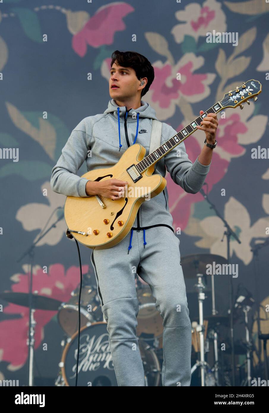 Ezra Koenig of Vampire Weekend live auf der Bühne am 2. Tag beim Leeds Festival am 23. August 2014 im Bramham Park, Leeds Stockfoto
