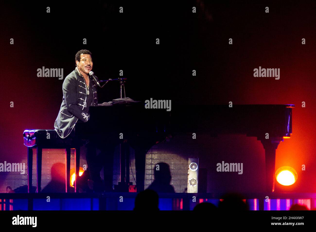 Lionel Richie tritt am 13. März 2015 in Birmingham, Großbritannien, live auf der Bühne in der Barclaycard Arena auf Stockfoto