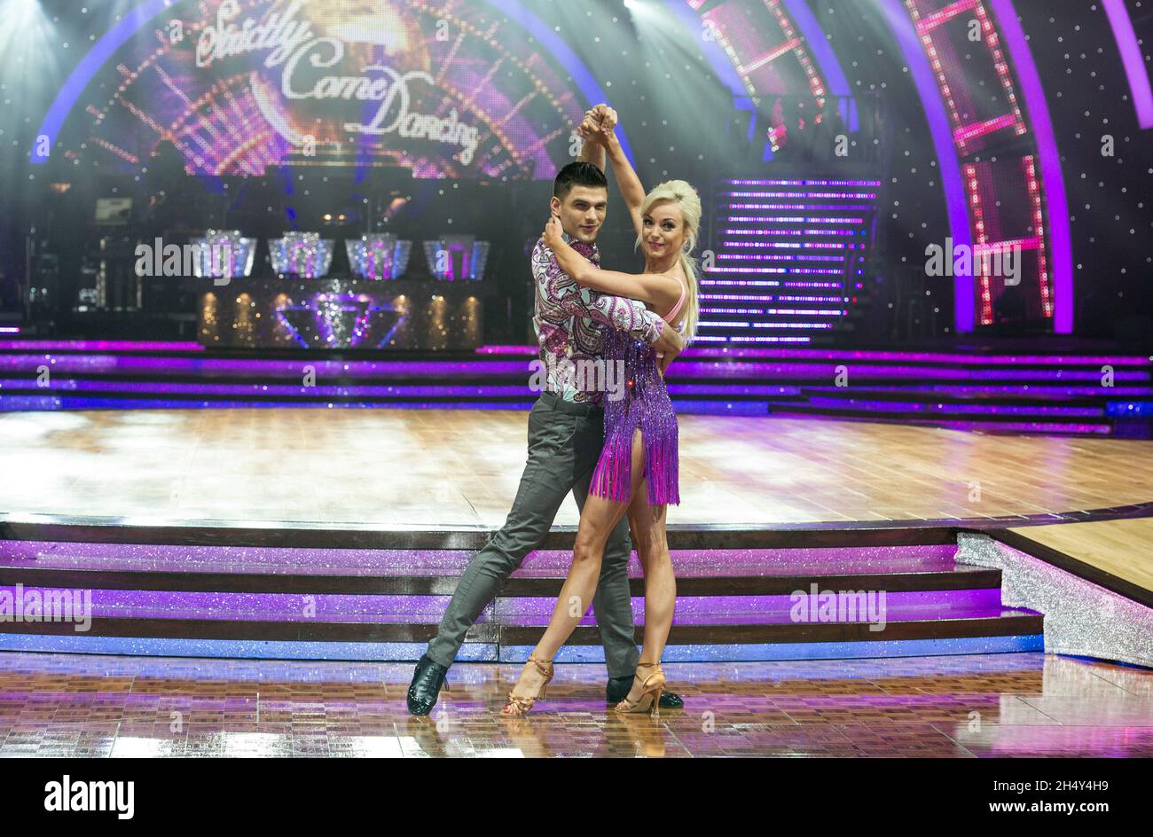 Helen George und Aljaz Skorjanec posieren während der Strictly Come Dancing Live Tour Fotocall in der Barclaycard Arena vor der Eröffnungsnacht am Donnerstag, 21. Januar in Birmingham, Großbritannien Stockfoto