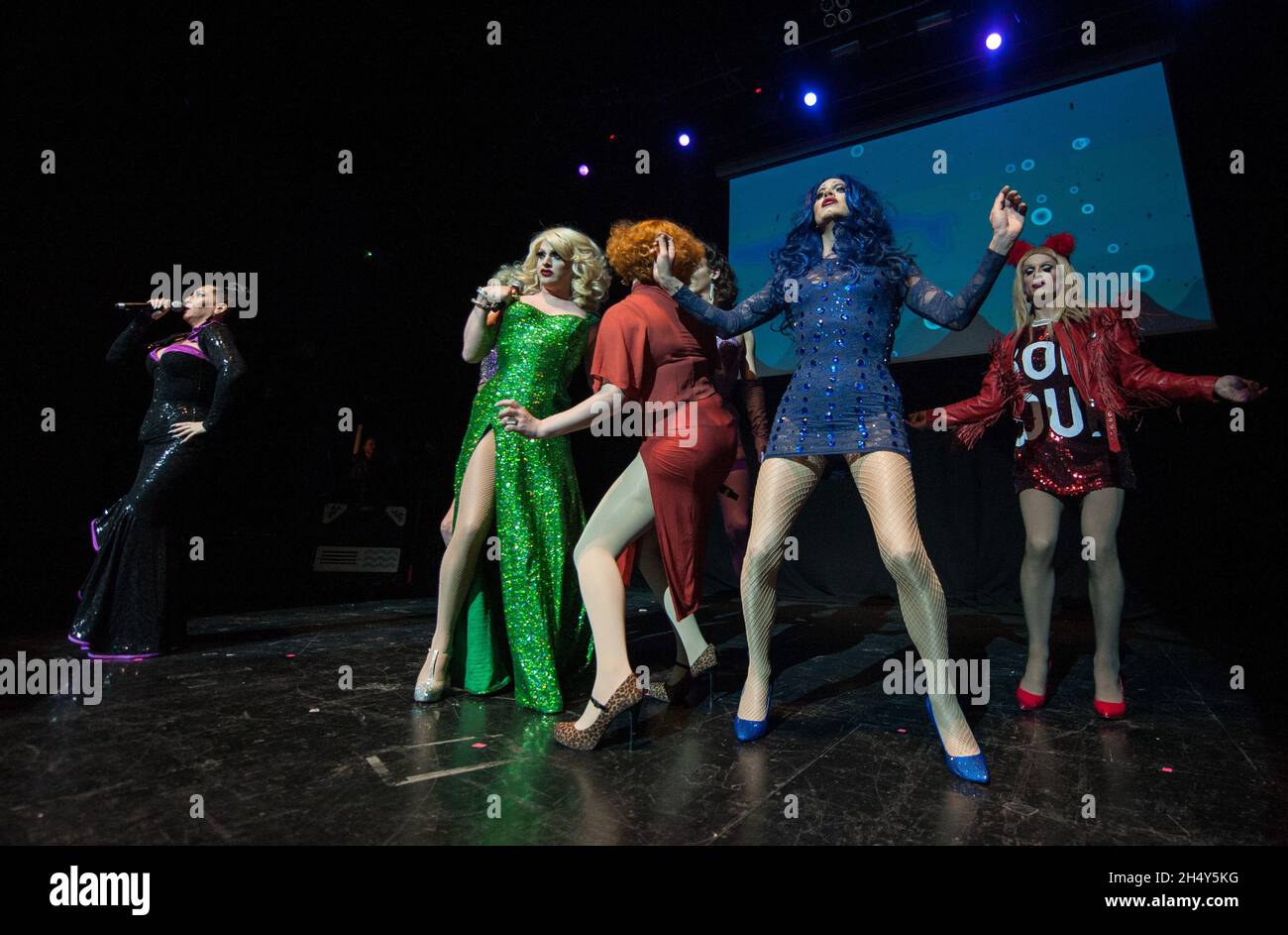 Michelle Visage, Sharon Needles, Adore Delano, Pandora Boxx, Katya, Courntey Act und Violet Chachki spielen live auf der Bühne während RuPauls Drag Race Show im Institute am 27 2016. März in Birmingham, Großbritannien. Stockfoto