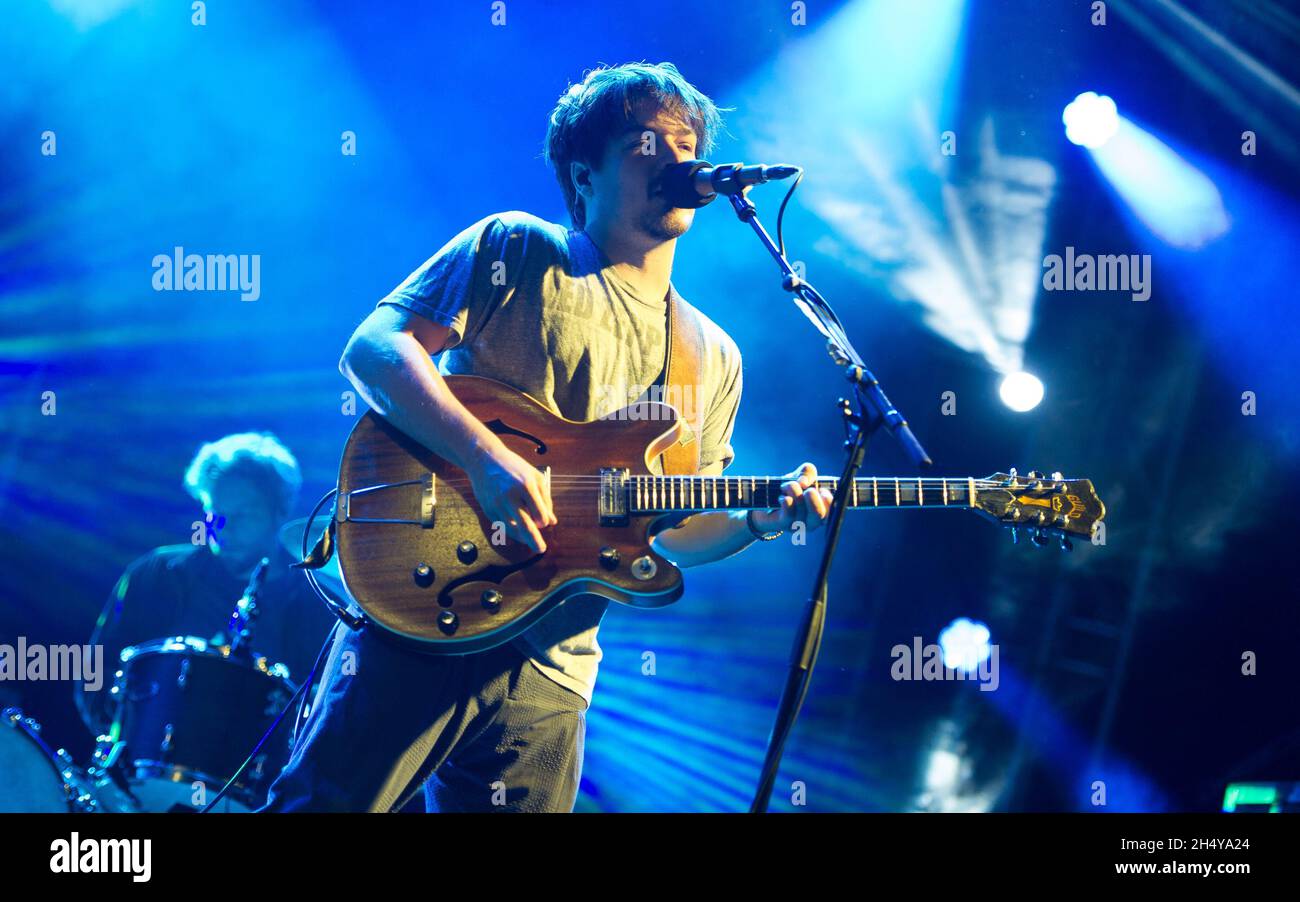 Milky Chance spielt live auf der Bühne während des Leeds Festival 2017 im Bramham Park, Yorkshire, Großbritannien. Bilddatum: Freitag, 25. August 2017. Foto: Katja Ogrin/ EMPICS Entertainment. Stockfoto