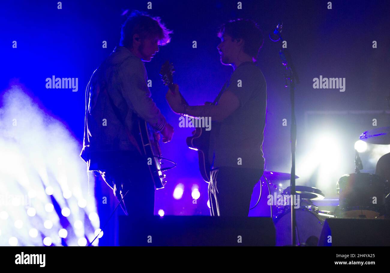 Milky Chance spielt live auf der Bühne während des Leeds Festival 2017 im Bramham Park, Yorkshire, Großbritannien. Bilddatum: Freitag, 25. August 2017. Foto: Katja Ogrin/ EMPICS Entertainment. Stockfoto