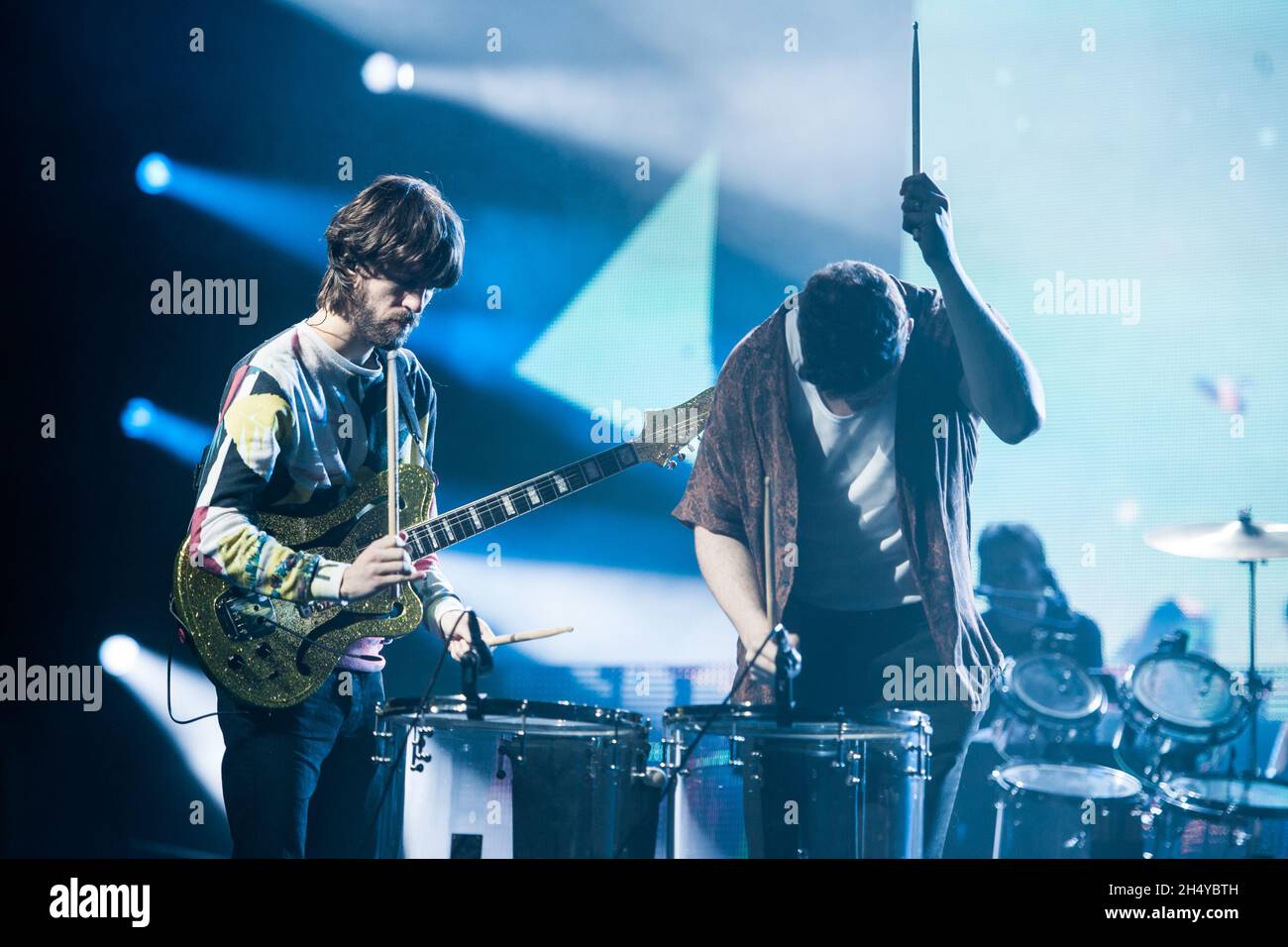 Dan Reynolds und Wayne Sermon von Imagine Dragons treten live auf der Bühne der Genting Arena in Birmingham, Großbritannien. Bilddatum: Samstag, 24. Februar 2018. Foto: Katja Ogrin/ EMPICS Entertainment. Stockfoto