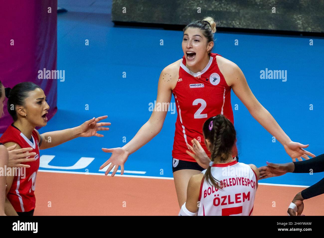 Istanbul, Türkei, 5. November 2021. Misli.com Sultans League, Turkish Airlines und Bolu Bid. Die Volleyballteams der Frauen trafen sich im Sportpalast Istanbul-Burhan Felek. Quelle: Ihsan Sercan ozkurnazli/Alamy Live News Stockfoto