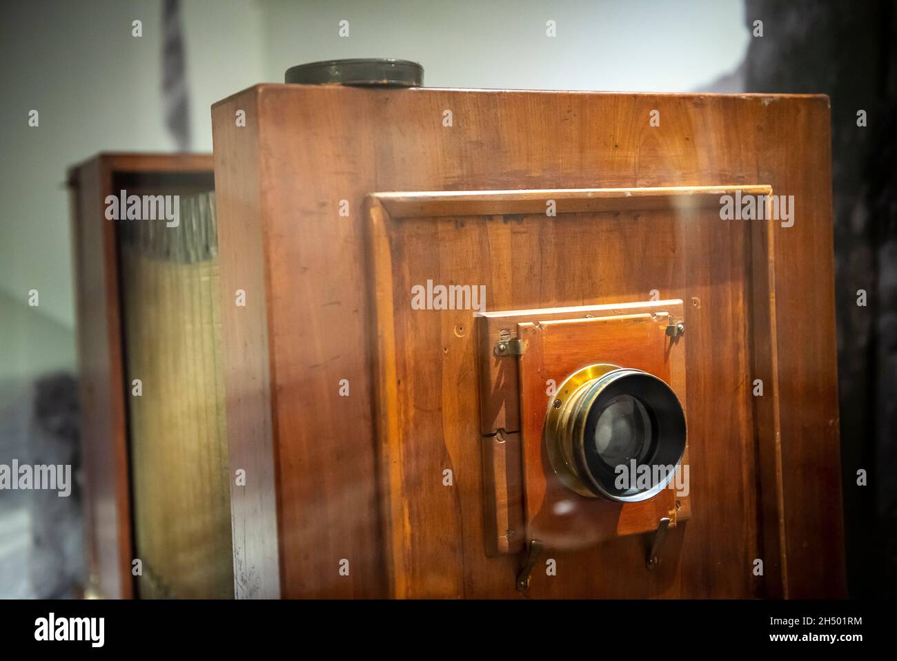 Optische Tischkamera, die zu Beginn des XX. Jahrhunderts zur Dokumentation ägyptischer Ausgrabungen, Ägyptisches Museum, Turin, Piemont, Italien, verwendet wurde. Stockfoto