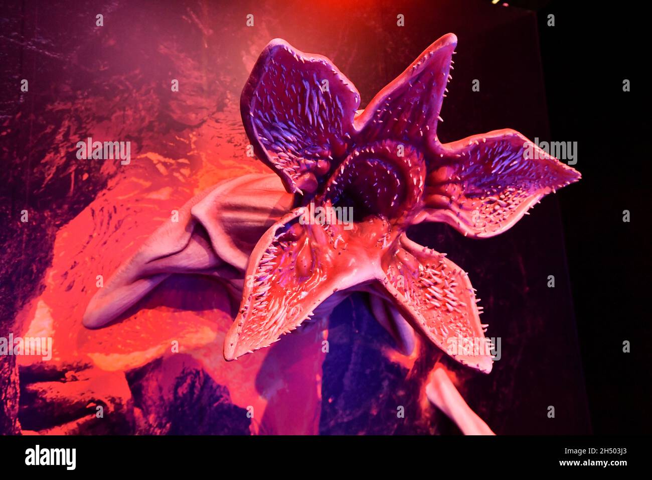 Ein Blick auf den Pop-up-Store Stranger Things präsentiert von Netflix am Time Square in New York. Der Pop-up-Store zeigt neu erstellte Sets, installieren Stockfoto