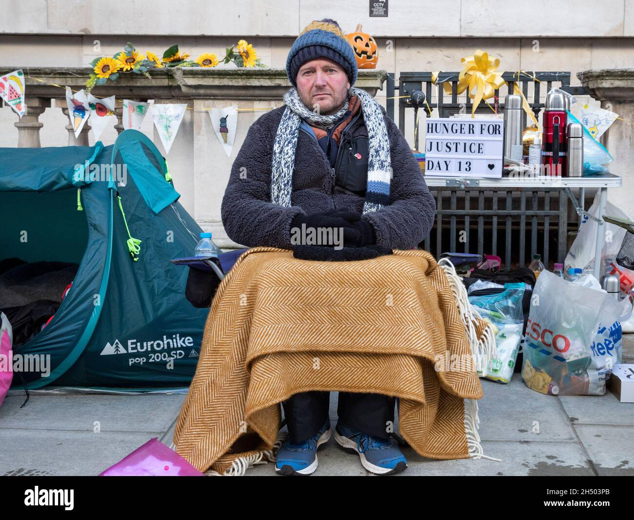 Richard Ratcliffe, der Ehemann von Nazanin Zachary-Ratcliffe, verbringt seinen 13. Tag vor dem Auswärtigen Amt im Hungerstreik, um den Seufzer hervorzuheben Stockfoto