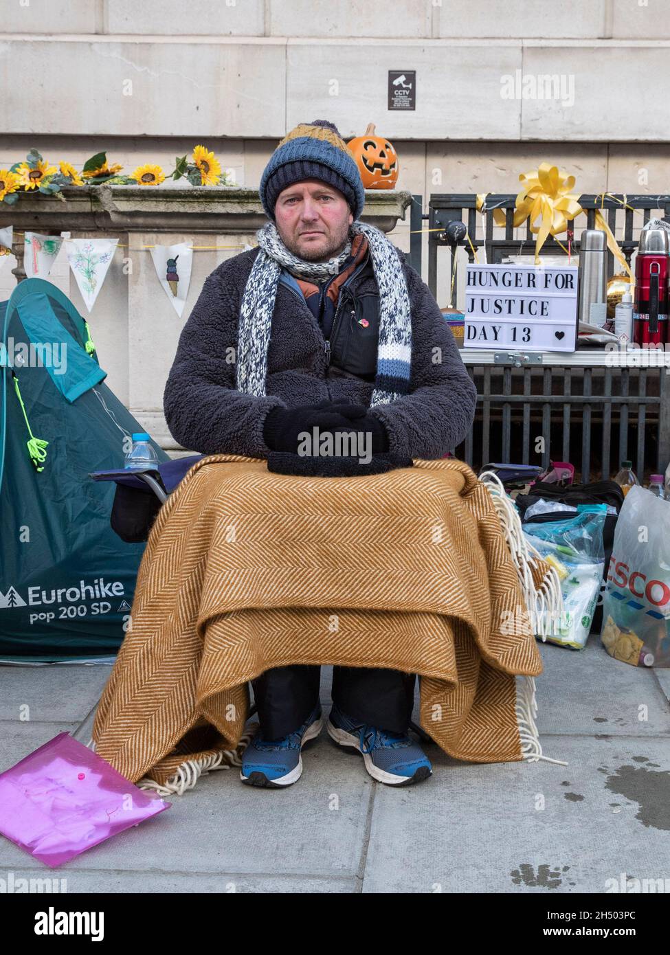 Richard Ratcliffe, der Ehemann von Nazanin Zachary-Ratcliffe, verbringt seinen 13. Tag vor dem Auswärtigen Amt im Hungerstreik, um den Seufzer hervorzuheben Stockfoto